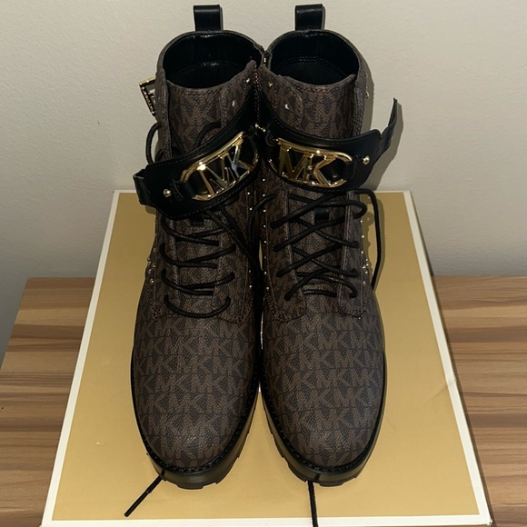 Michael Kors Kincaid lace up bootie - Picture 1 of 7